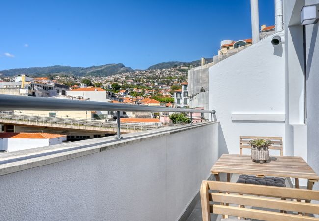Apartamento en Funchal - Beco Santa Emilia 4O, a Home in Madeira