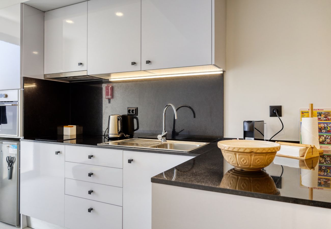 Apartamento en Funchal - Beco Santa Emilia 4O, a Home in Madeira