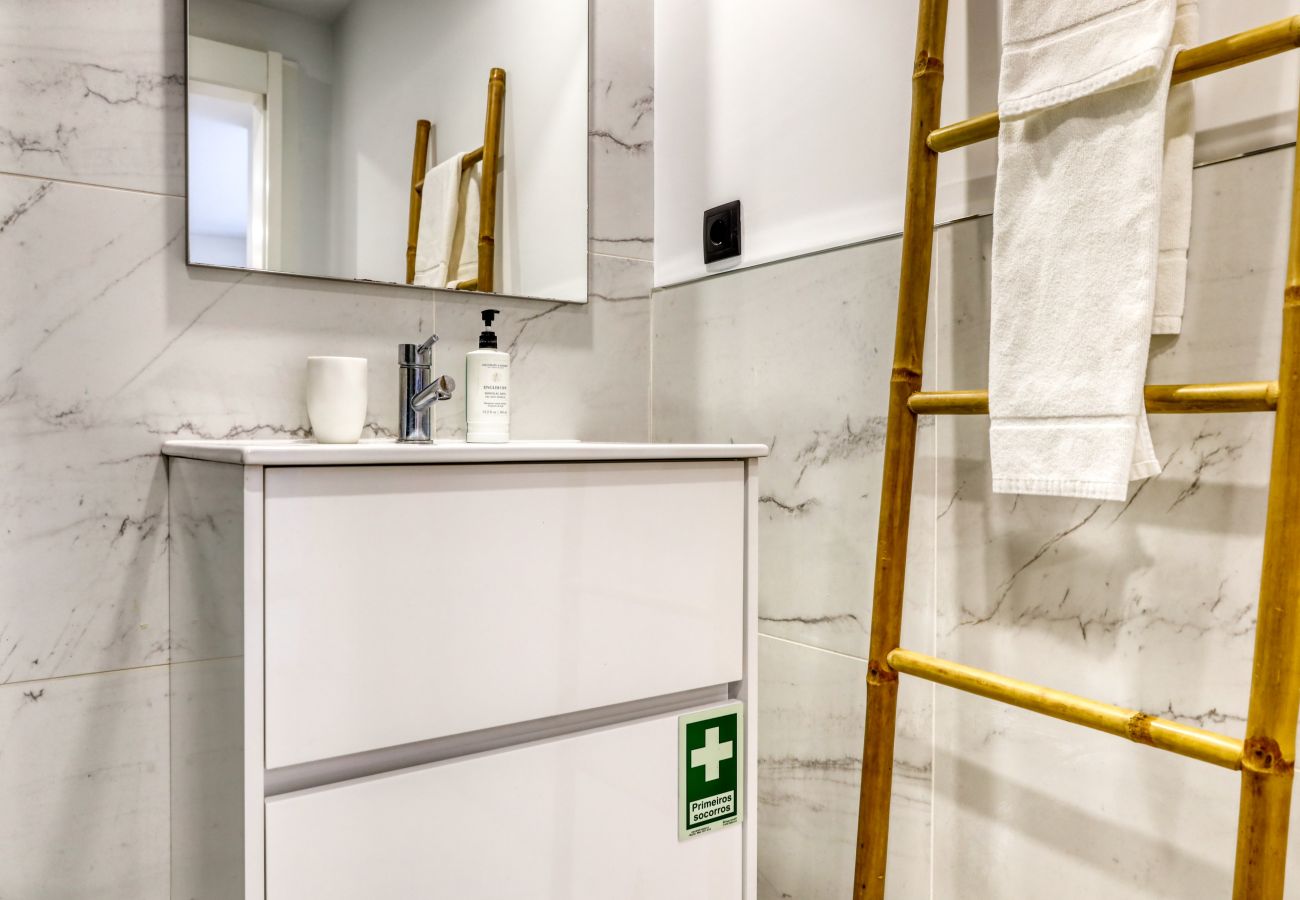 Apartamento en Funchal - Beco Santa Emilia 4O, a Home in Madeira