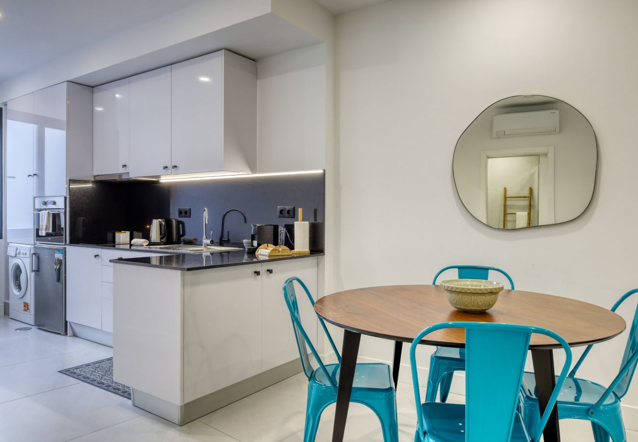 Apartamento en Funchal - Beco Santa Emilia 2G, a Home in Madeira