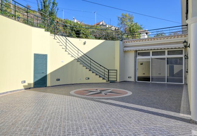 Apartamento en Ponta do Sol - Por do Sol, a Home in Madeira