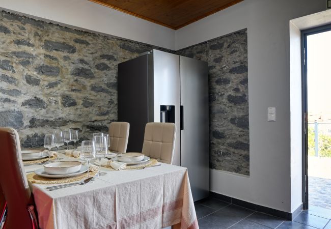 Casa en Ponta do Sol - Valley Canhas, a Home in Madeira