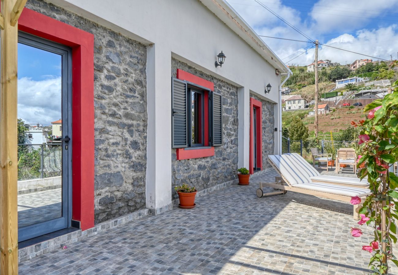 Casa en Ponta do Sol - Valley Canhas, a Home in Madeira