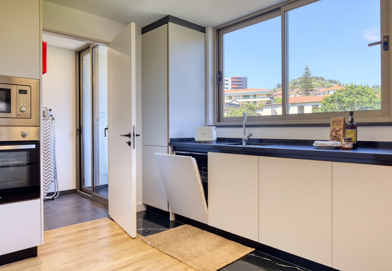 Apartamento en Funchal - The Place Funchal View, a Home in Madeira
