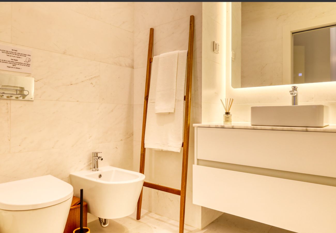 Apartamento en Funchal - Funchal Acqua Blue 3O, a Home in Madeira