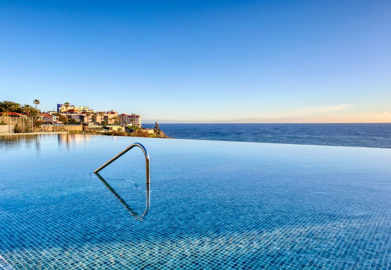 Apartamento en Funchal - Funchal Acqua Blue 3O, a Home in Madeira