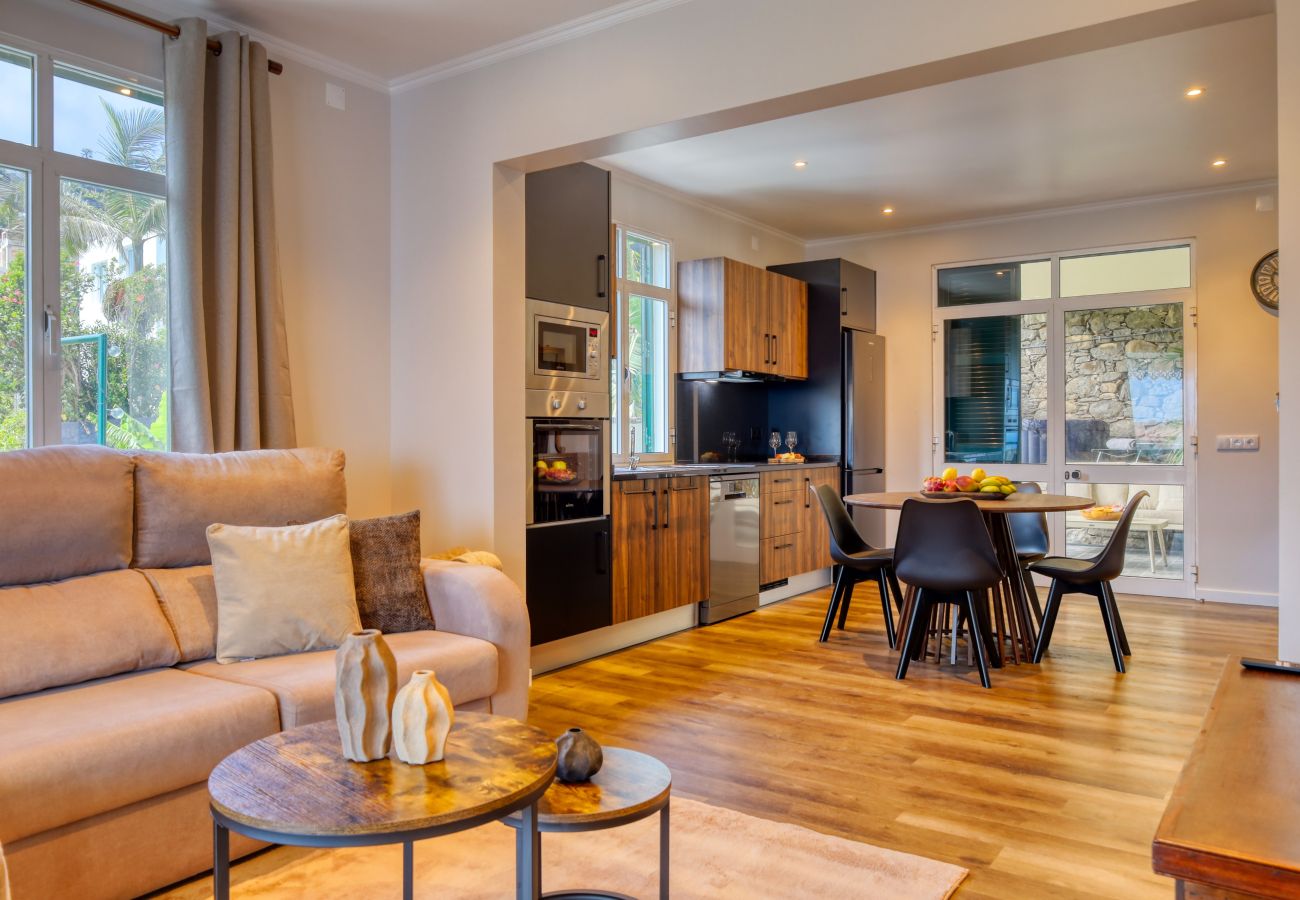 Apartamento en Ponta do Sol - Freitas Panoramic, a Home in Madeira