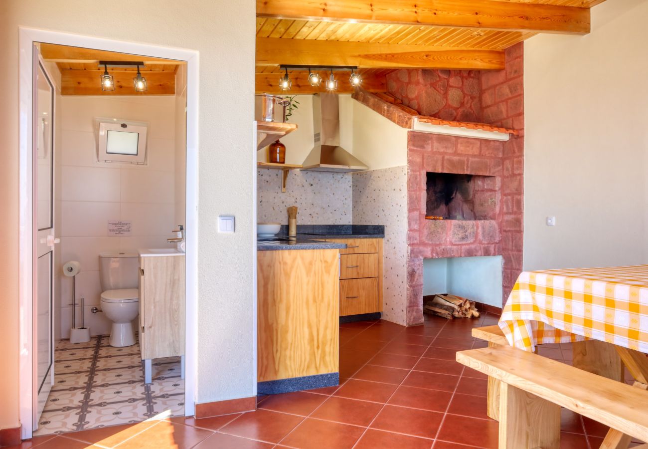 Casa en Ponta do Sol - Silva's House, a Home in Madeira