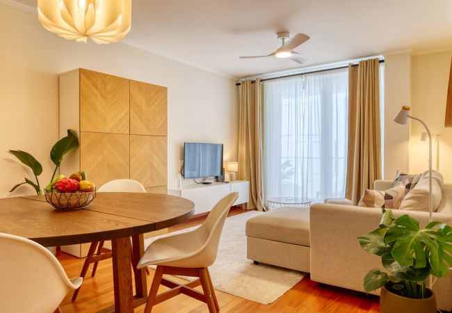 Apartamento en Santa Cruz - Cozy Santa Cruz, a Home in Madeira