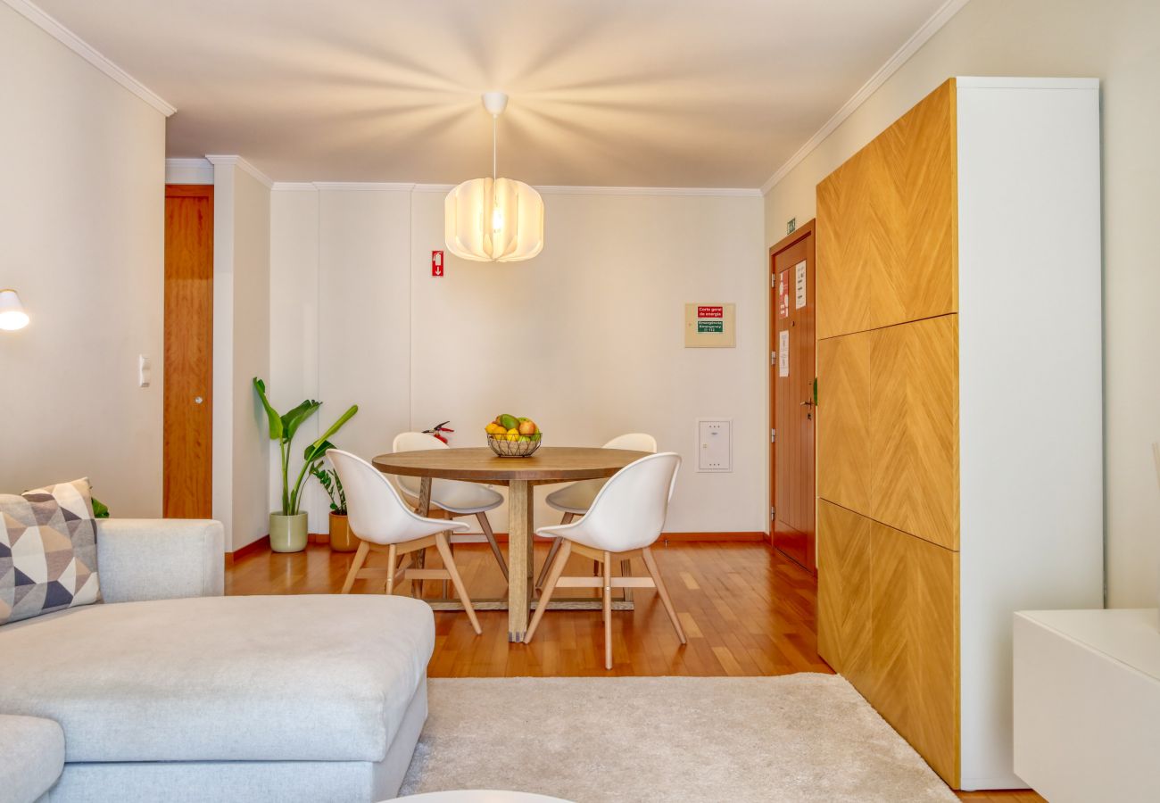 Apartamento en Santa Cruz - Cozy Santa Cruz, a Home in Madeira