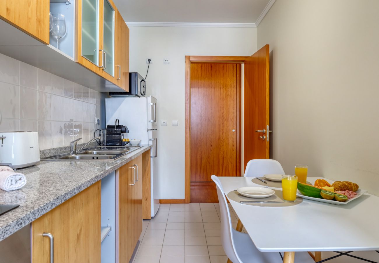 Apartamento en Santa Cruz - Cozy Santa Cruz, a Home in Madeira