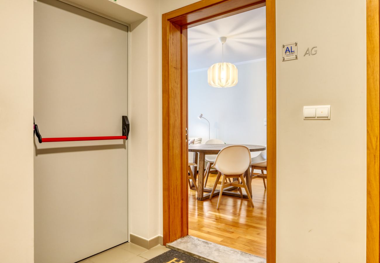 Apartamento en Santa Cruz - Cozy Santa Cruz, a Home in Madeira