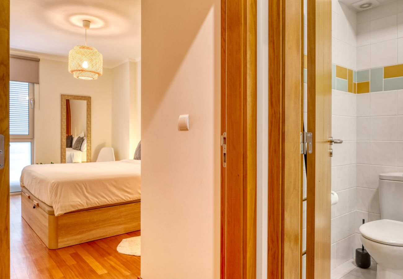 Apartamento en Santa Cruz - Cozy Santa Cruz, a Home in Madeira