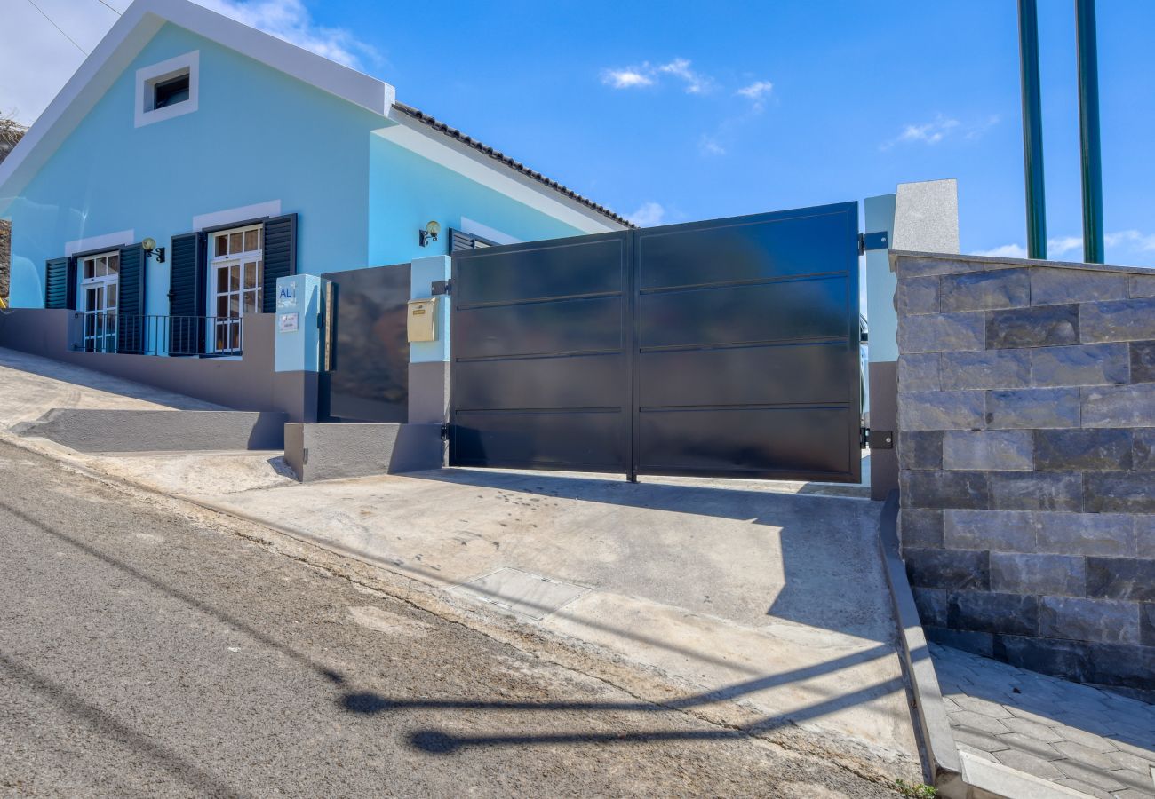 Casa en Ponta do Sol - Blue House, a Home in Madeira