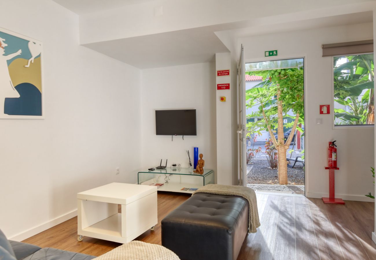 Apartamento en Ponta do Sol - Maresia III, a Home in Madeira