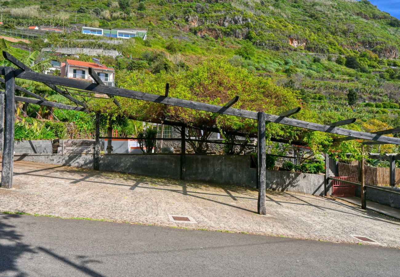 Gîte Rural à Arco da Calheta - Casa do Pombal, a Home in Madeira