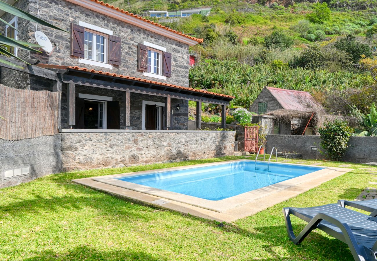 Gîte Rural à Arco da Calheta - Casa do Pombal, a Home in Madeira