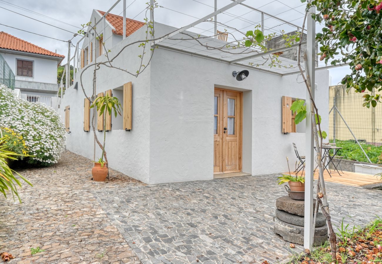 Gîte Rural à São Jorge - O Lagar do Avo, a Home in Madeira