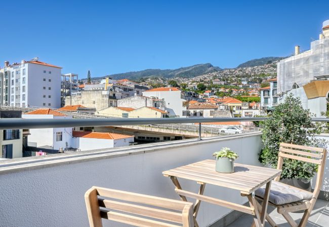 Appartement à Funchal - Beco Santa Emilia 4P, a Home in Madeira