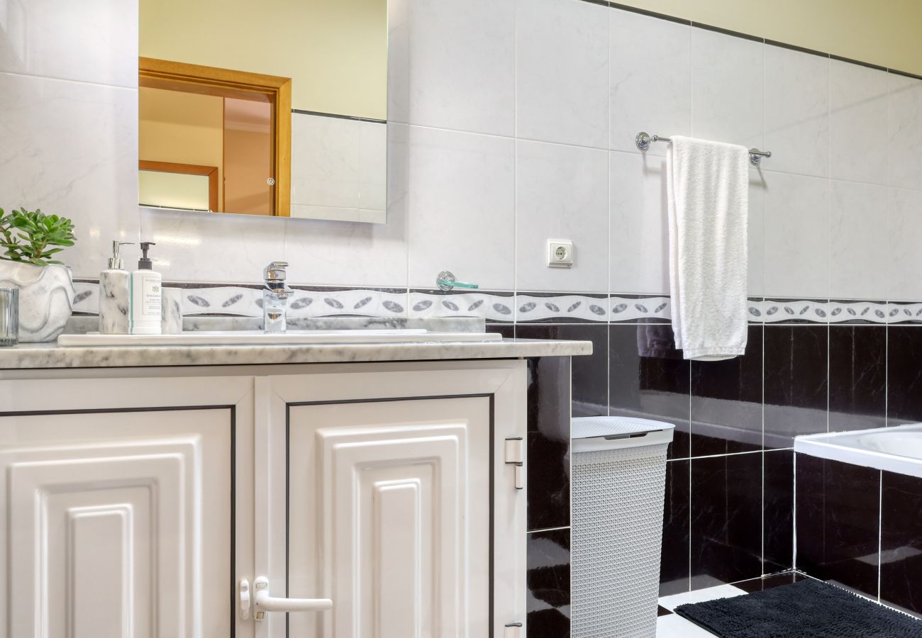 Appartement à Tabua - Valley Nest, a Home in Madeira