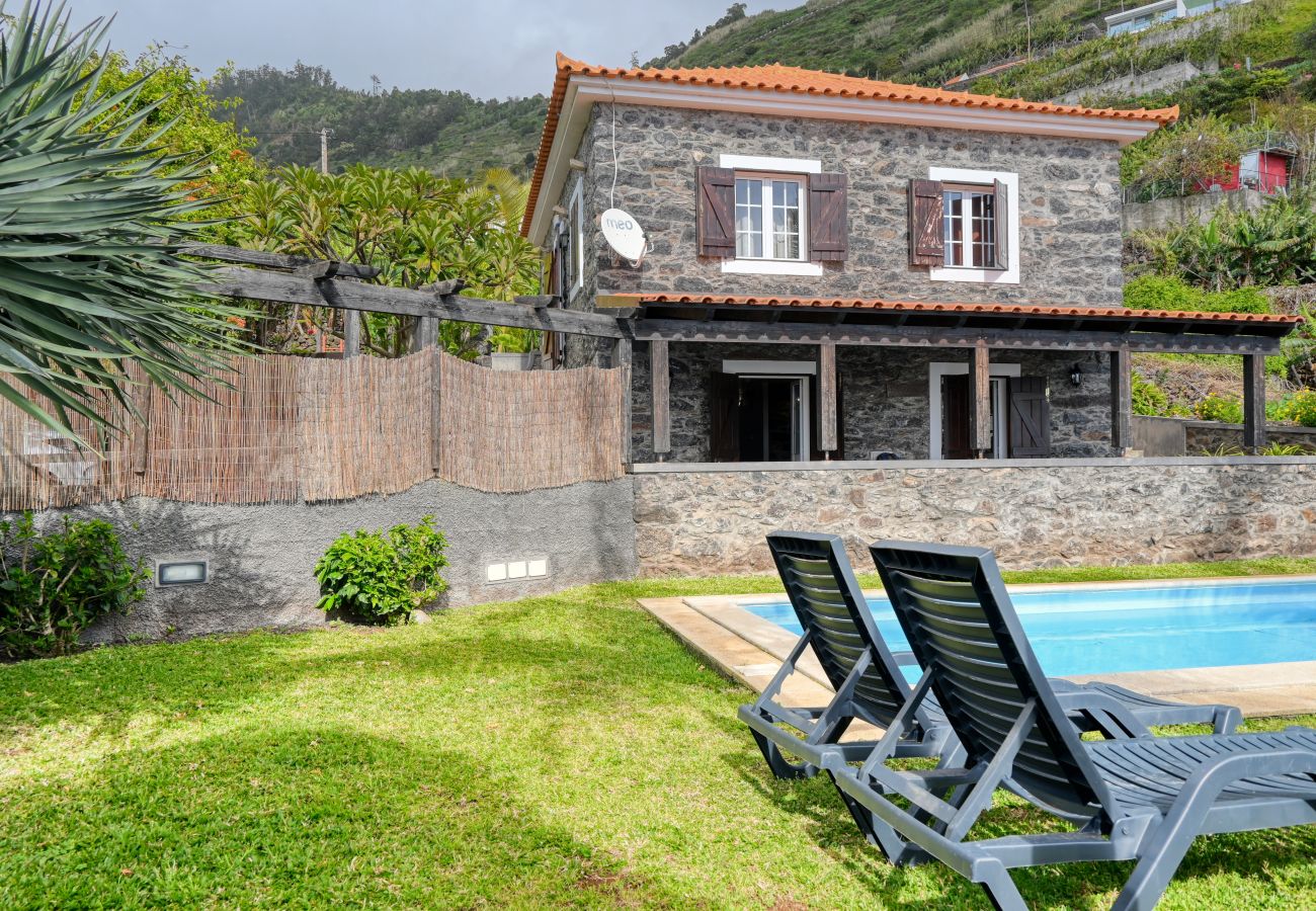 Casa rural em Arco da Calheta - Casa do Pombal, a Home in Madeira