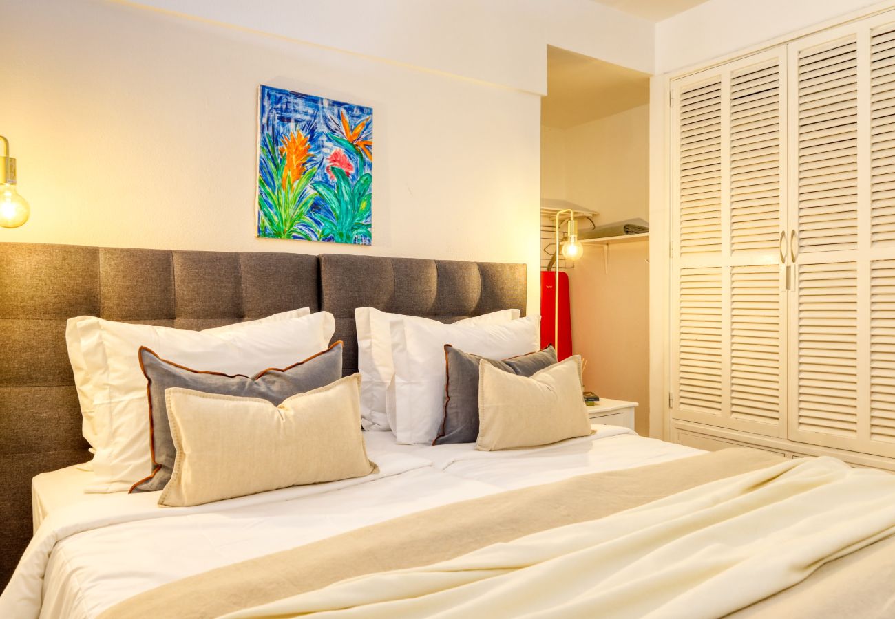 Apartamento em Funchal - Lido Sunset, a Home in Madeira