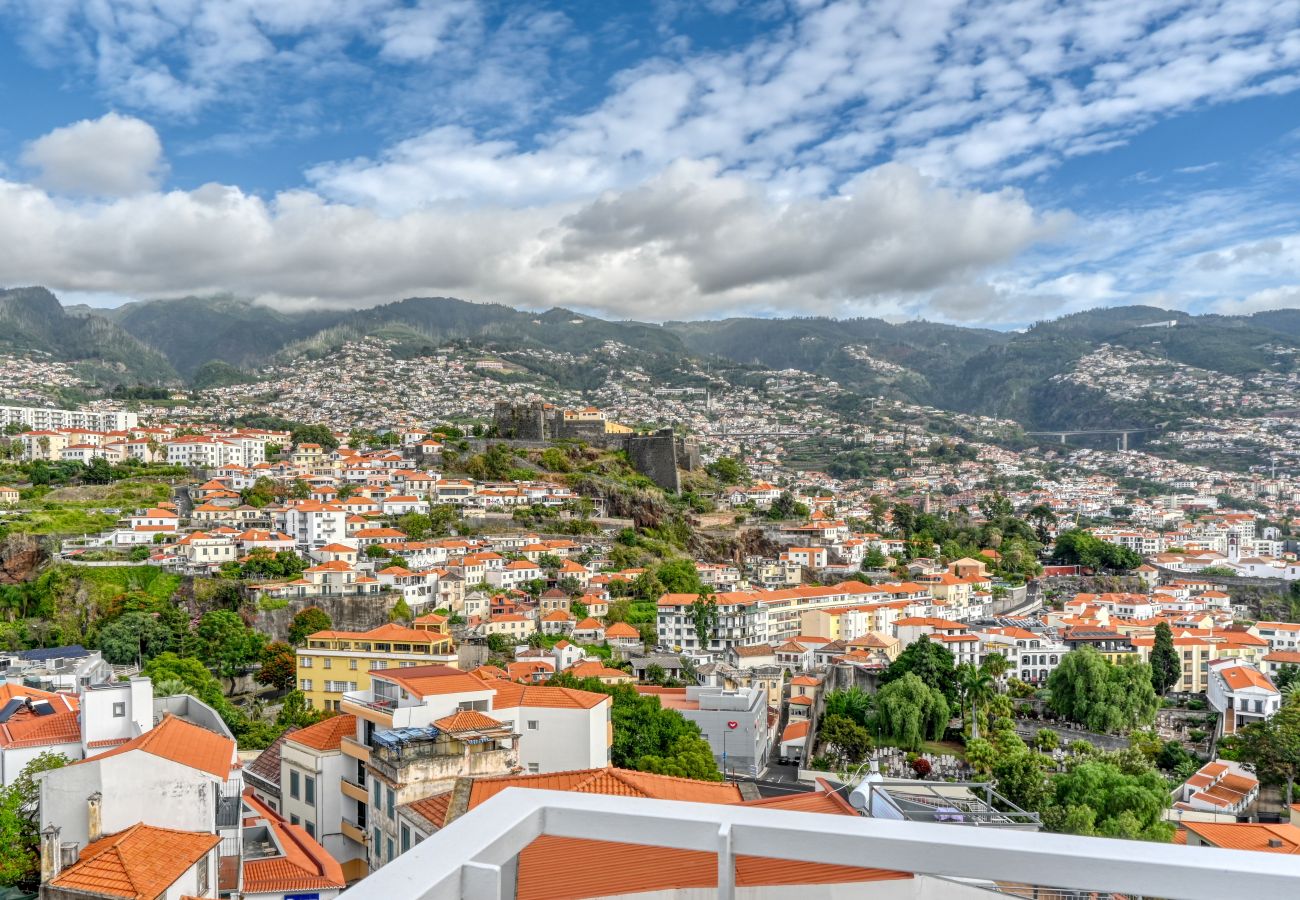 Apartamento em Funchal - Jasmineiro, a Home in Madeira