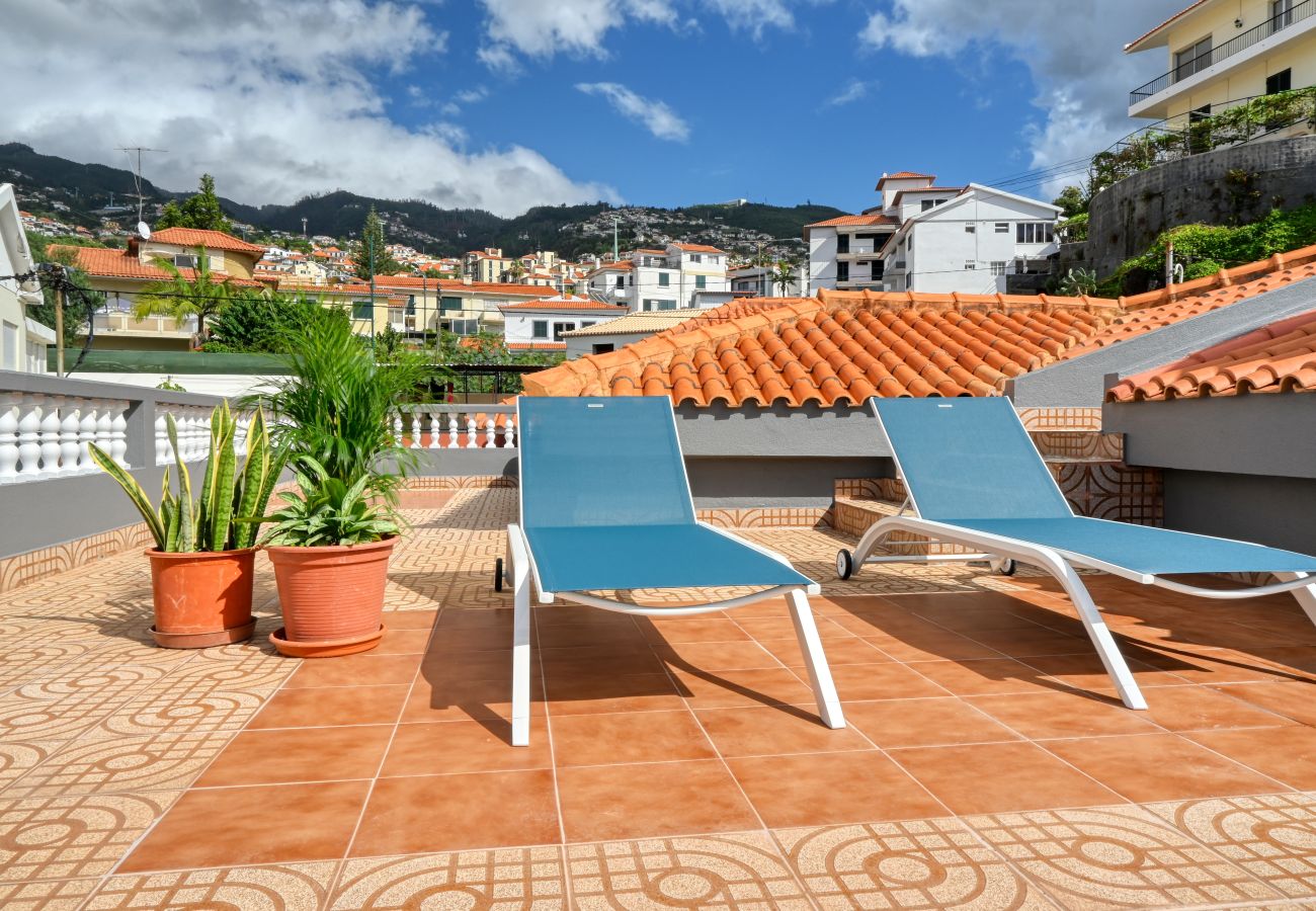 Casa em Funchal - Villa Rosa, a Home in Madeira