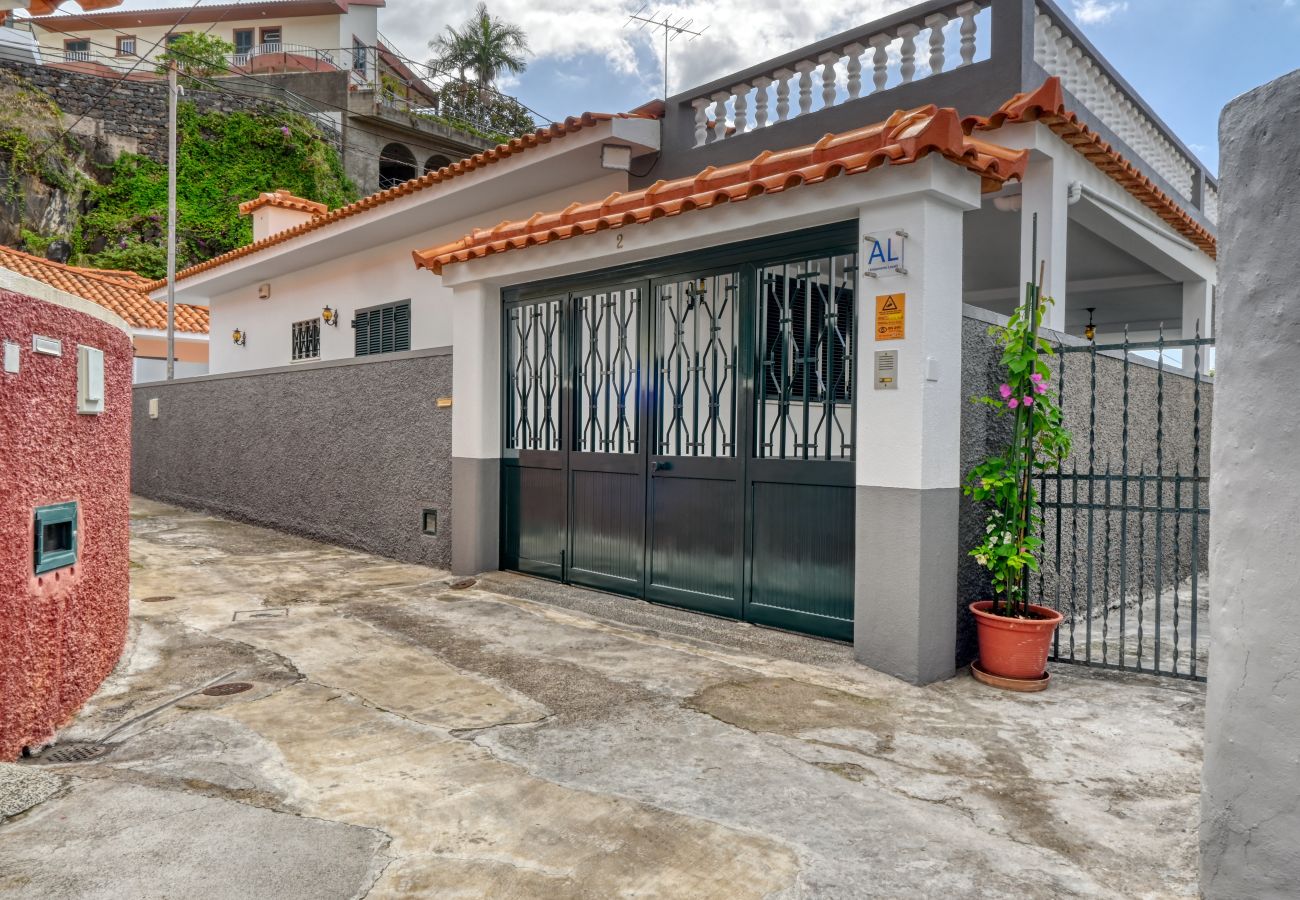 Casa em Funchal - Villa Rosa, a Home in Madeira