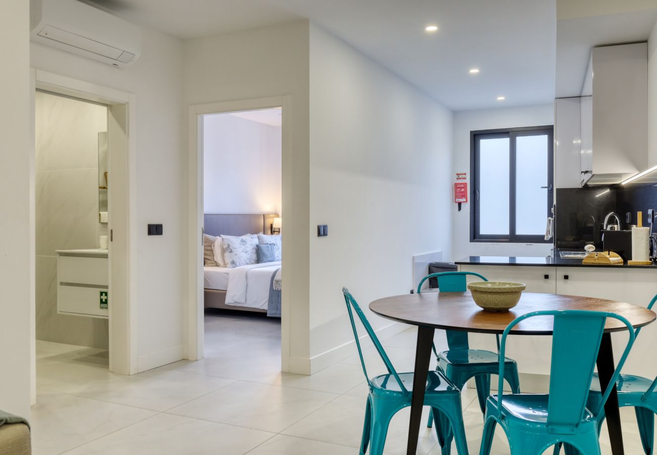 Apartamento em Funchal - Beco Santa Emilia 2G, a Home in Madeira