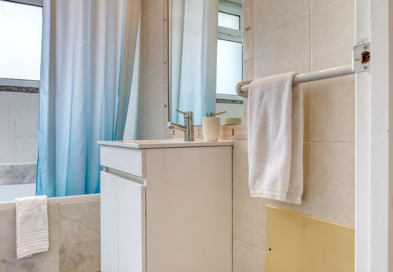 Apartamento em Funchal - Baia Cliff View, a Home in Madeira