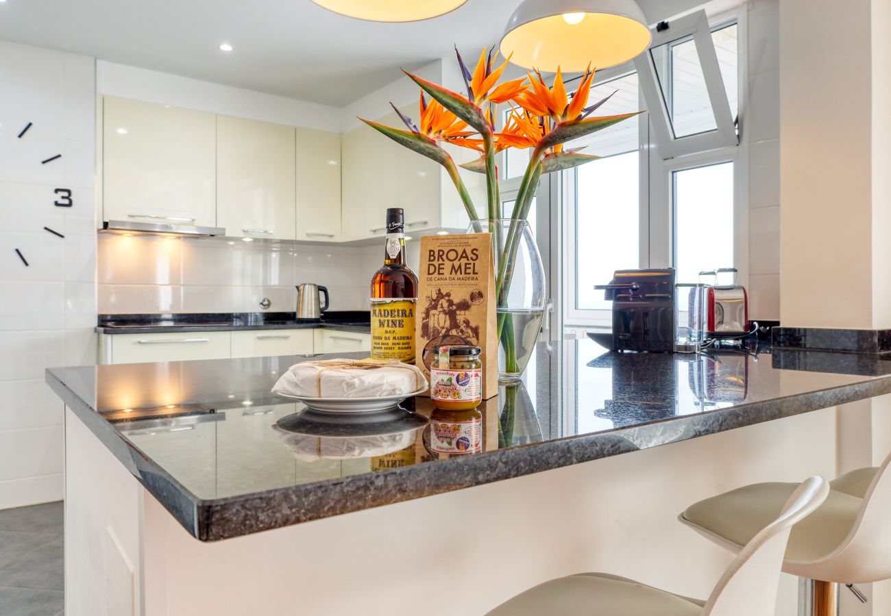 Apartamento em Funchal - Baia Cliff View, a Home in Madeira