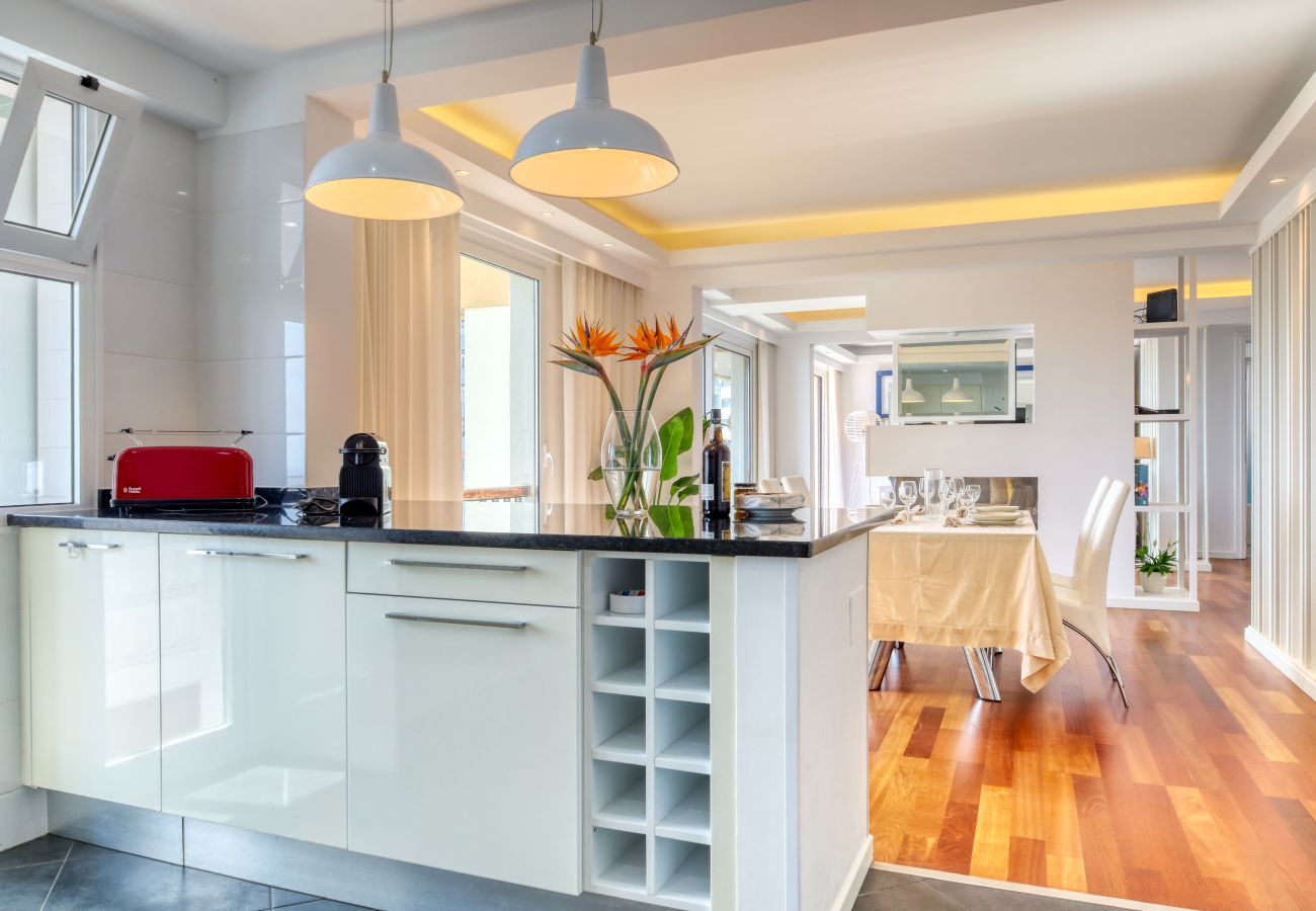 Apartamento em Funchal - Baia Cliff View, a Home in Madeira