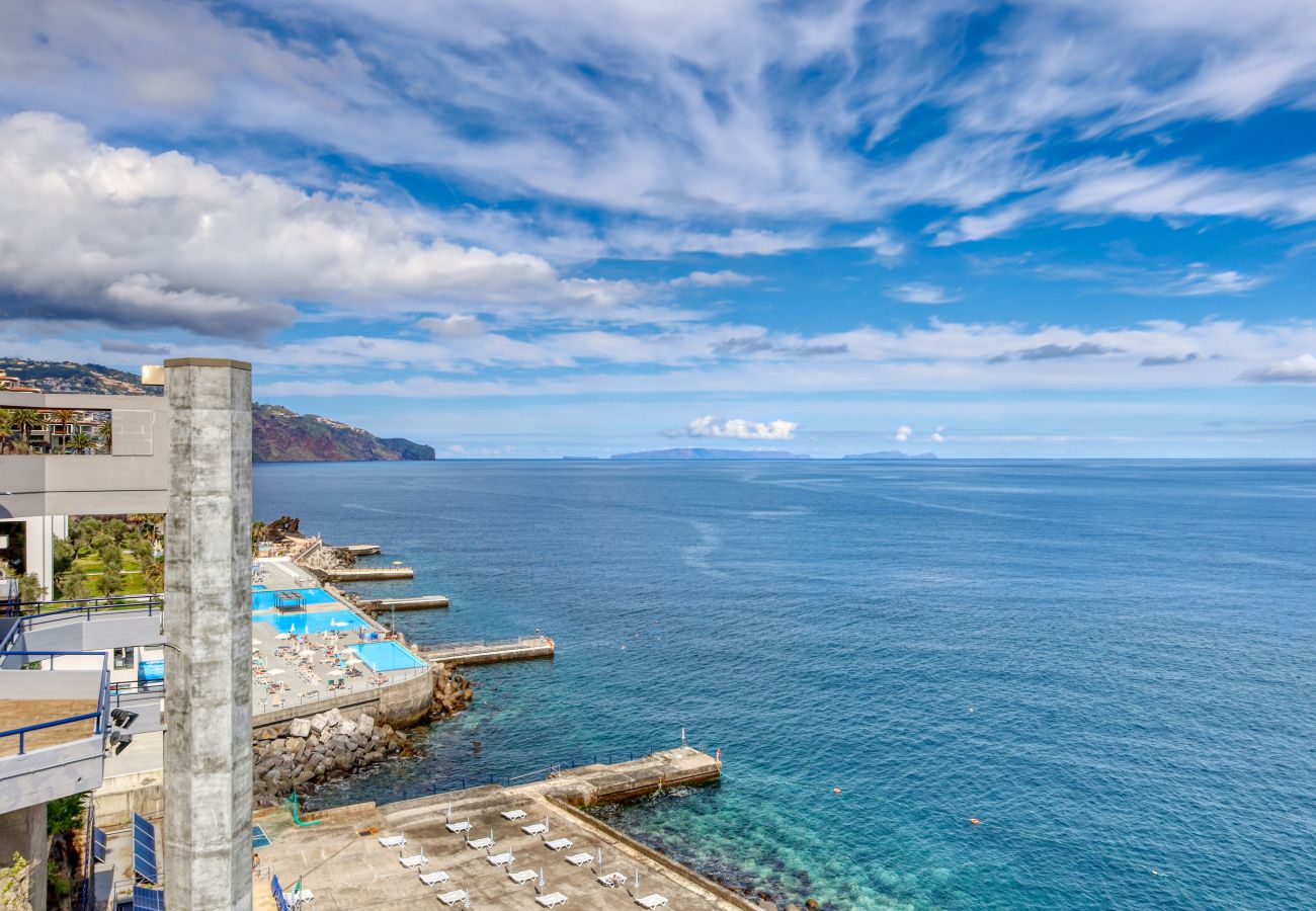 Apartamento em Funchal - Baia Cliff View, a Home in Madeira