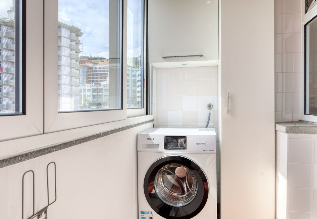 Apartamento em Funchal - Baia Cliff View, a Home in Madeira