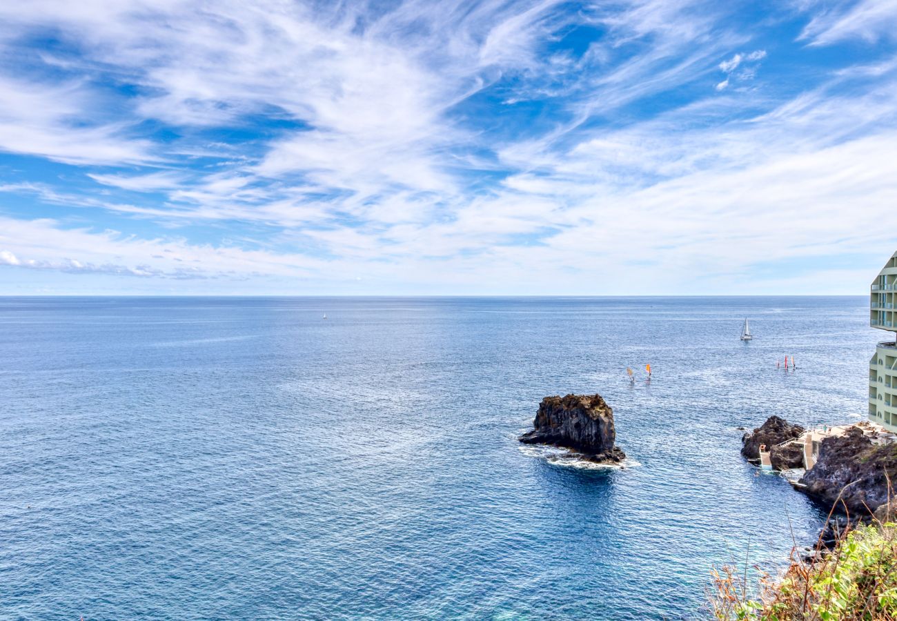 Apartamento em Funchal - Baia Cliff View, a Home in Madeira