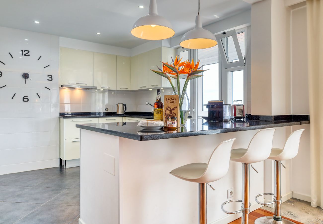 Apartamento em Funchal - Baia Cliff View, a Home in Madeira