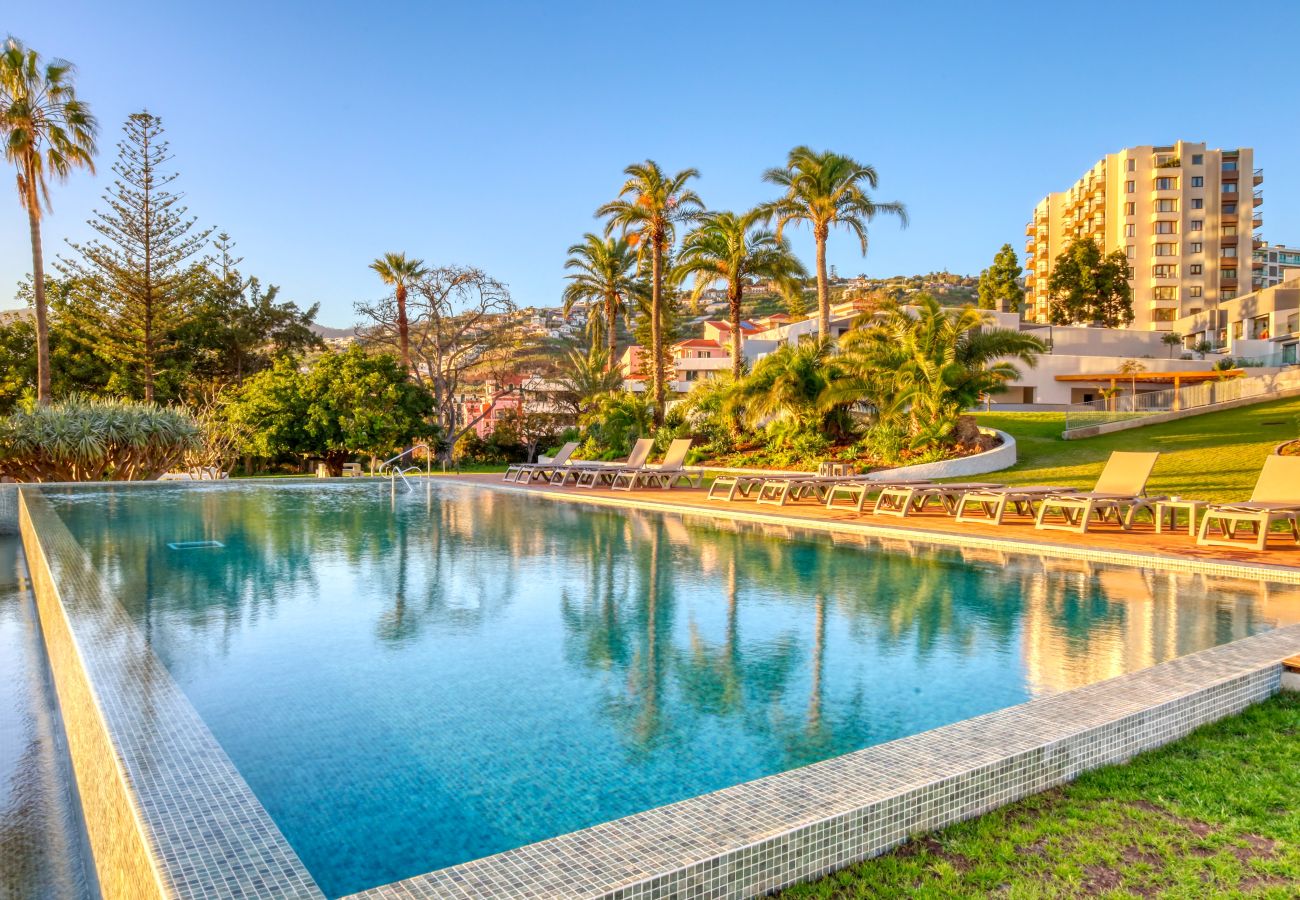 Apartamento em Funchal - Funchal Acqua Blue 5L, a Home in Madeira