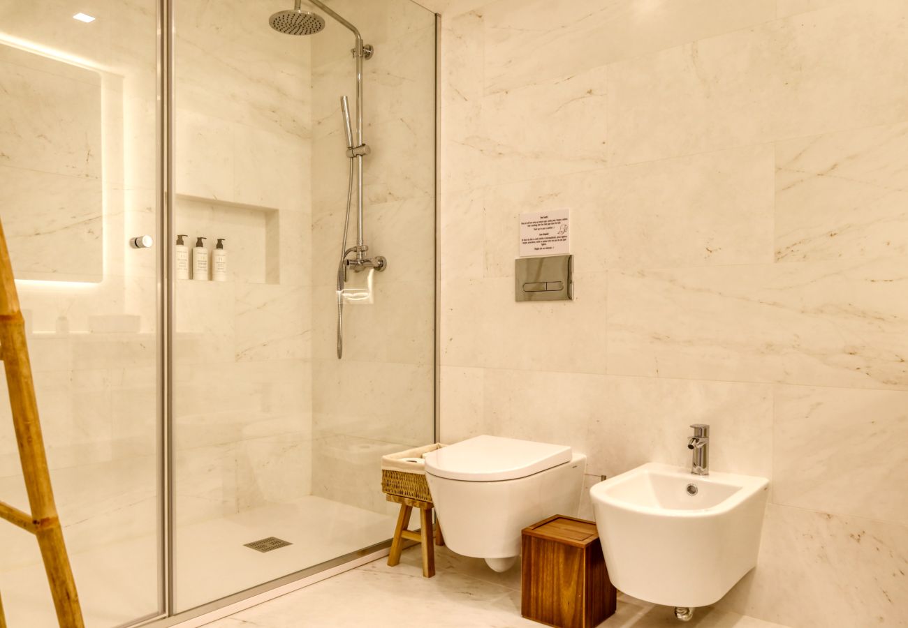 Apartamento em Funchal - Funchal Acqua Blue 5L, a Home in Madeira