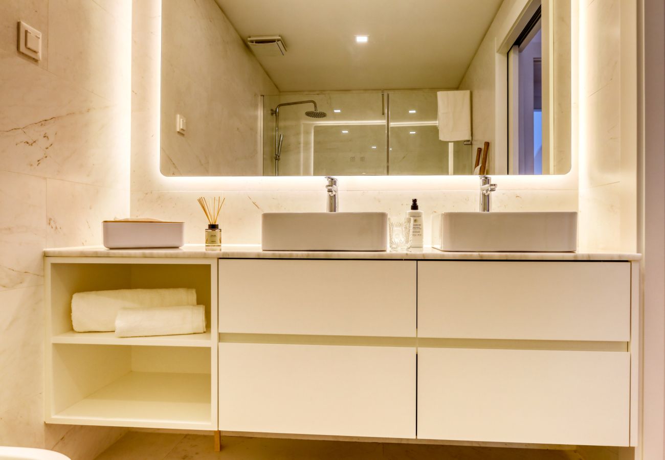 Apartamento em Funchal - Funchal Acqua Blue 5L, a Home in Madeira