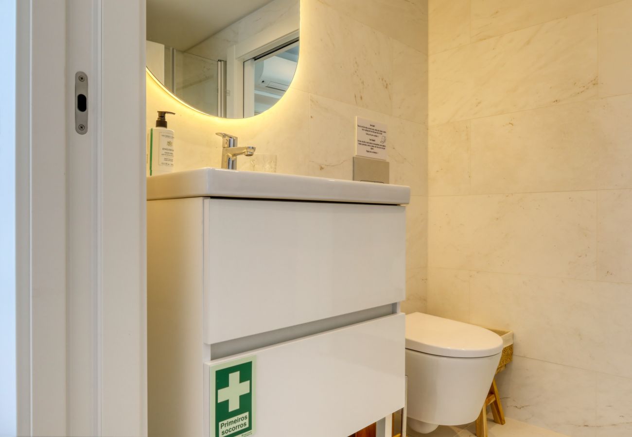 Apartamento em Funchal - Funchal Acqua Blue 5L, a Home in Madeira