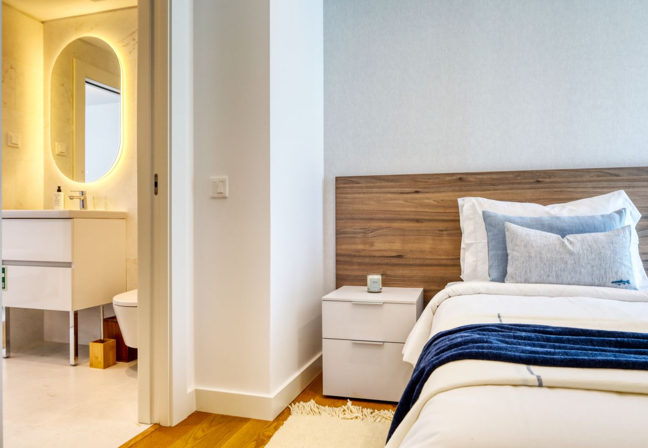 Apartamento em Funchal - Funchal Acqua Blue 5L, a Home in Madeira