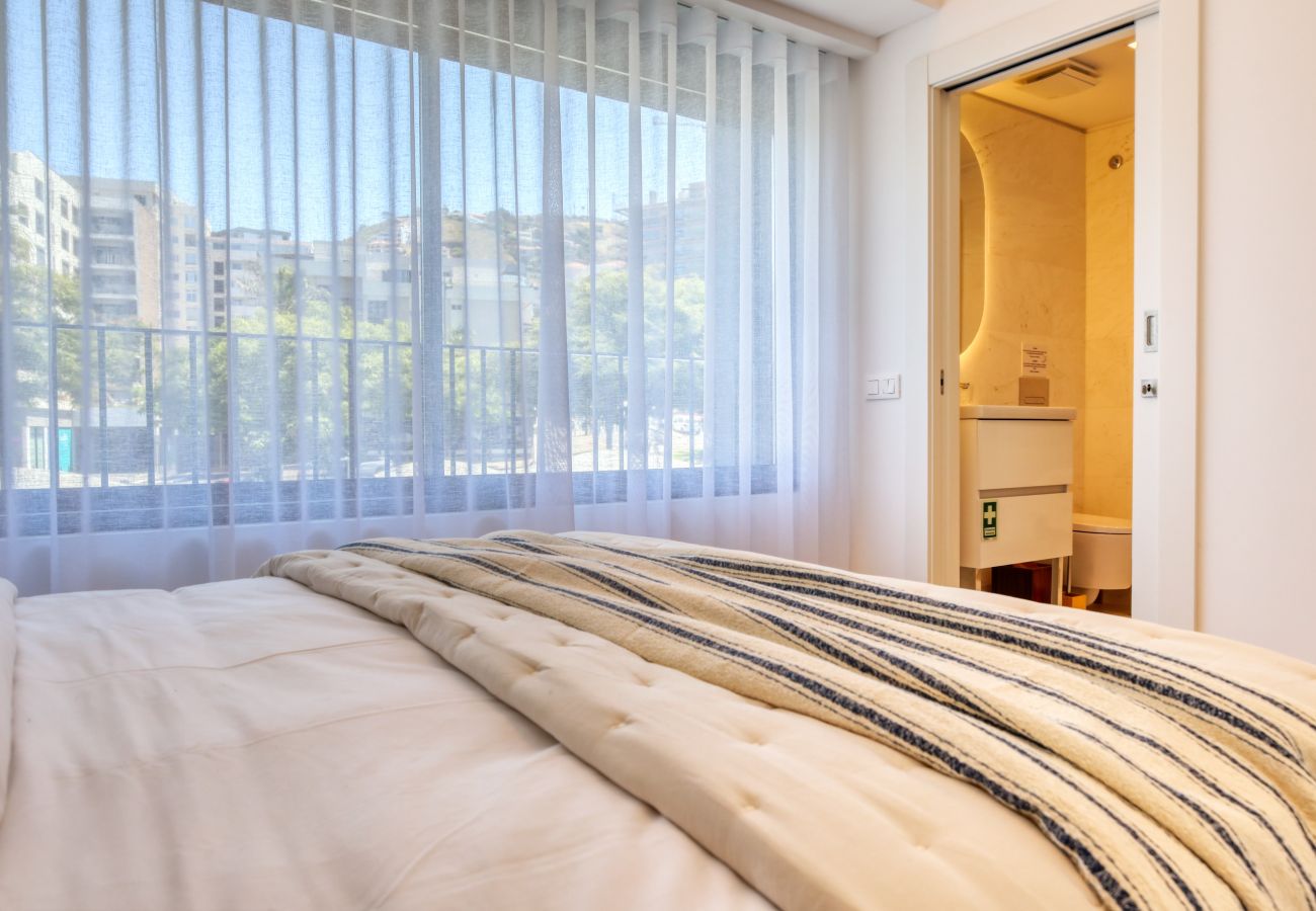 Apartamento em Funchal - Funchal Acqua Blue 5L, a Home in Madeira
