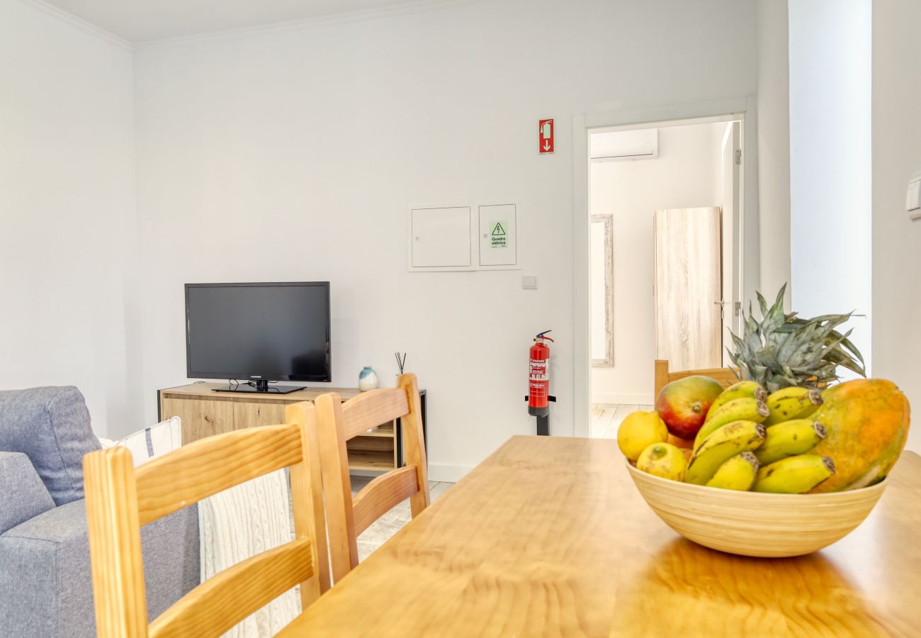 Apartamento em Ponta do Sol - Casa da Tia Celeste I, a Home in Madeira