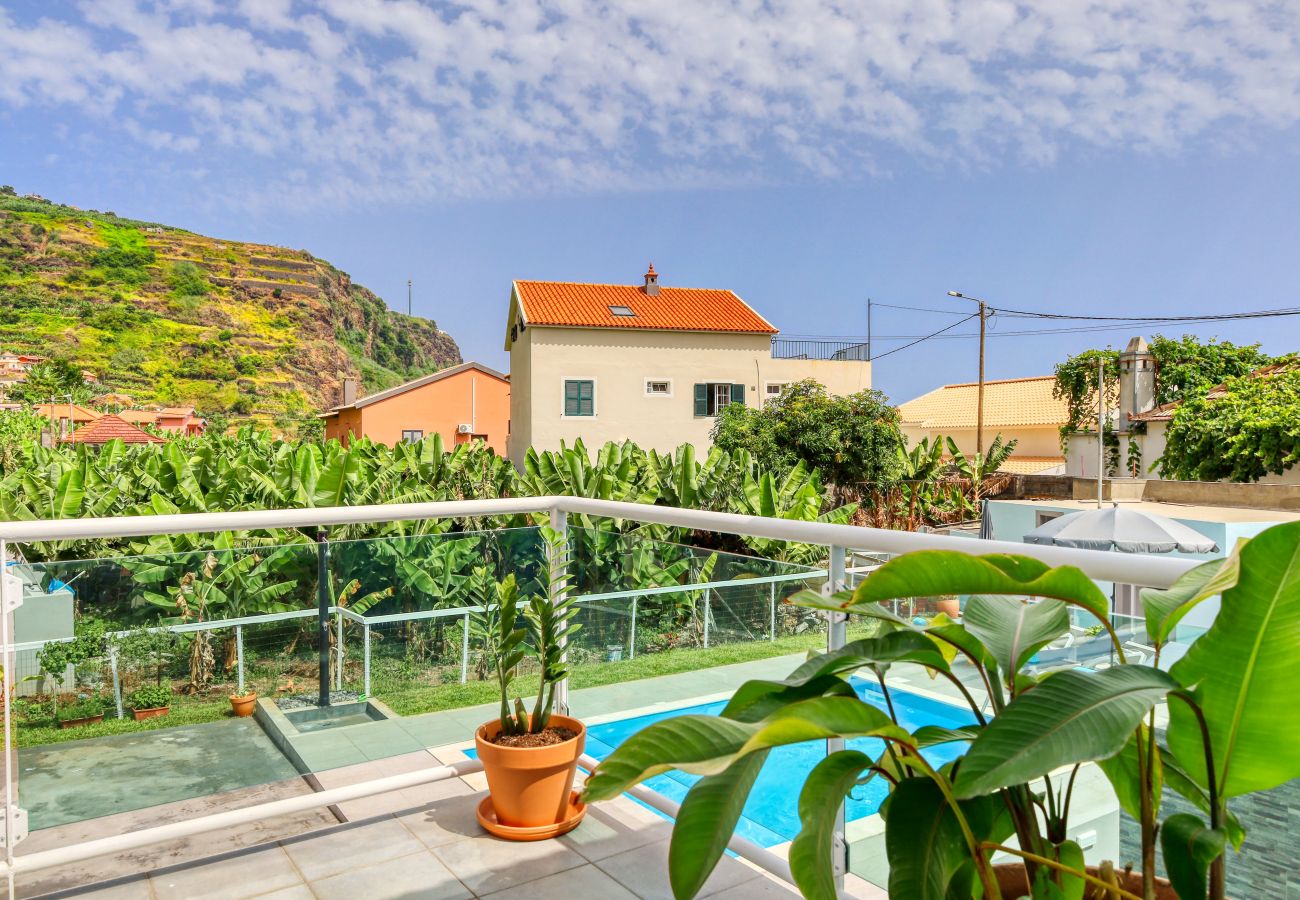 Apartamento em Ponta do Sol - Casa da Tia Celeste I, a Home in Madeira