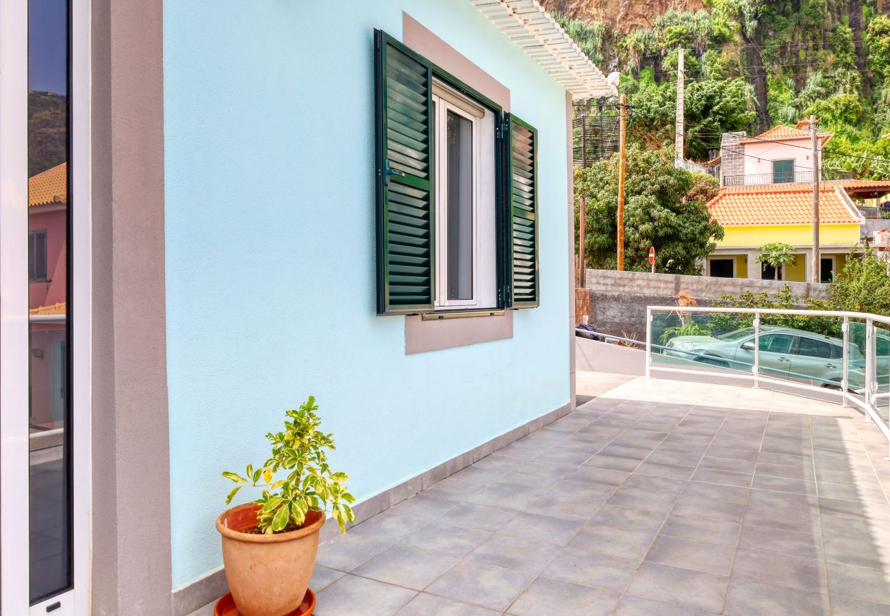 Apartamento em Ponta do Sol - Casa da Tia Celeste I, a Home in Madeira