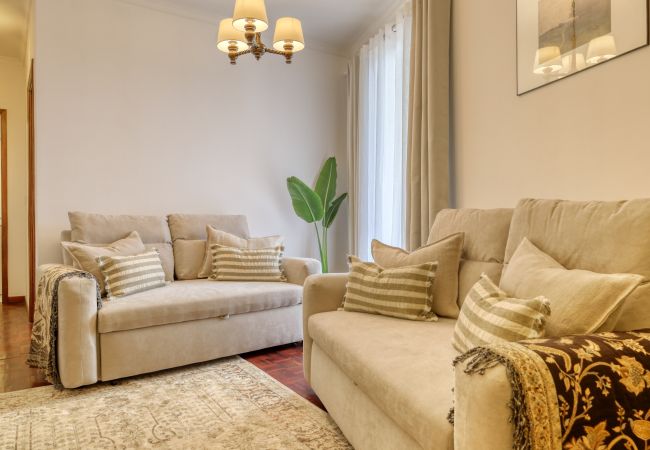 Apartamento em Funchal - Cantinho da Elvira, a Home in Madeira