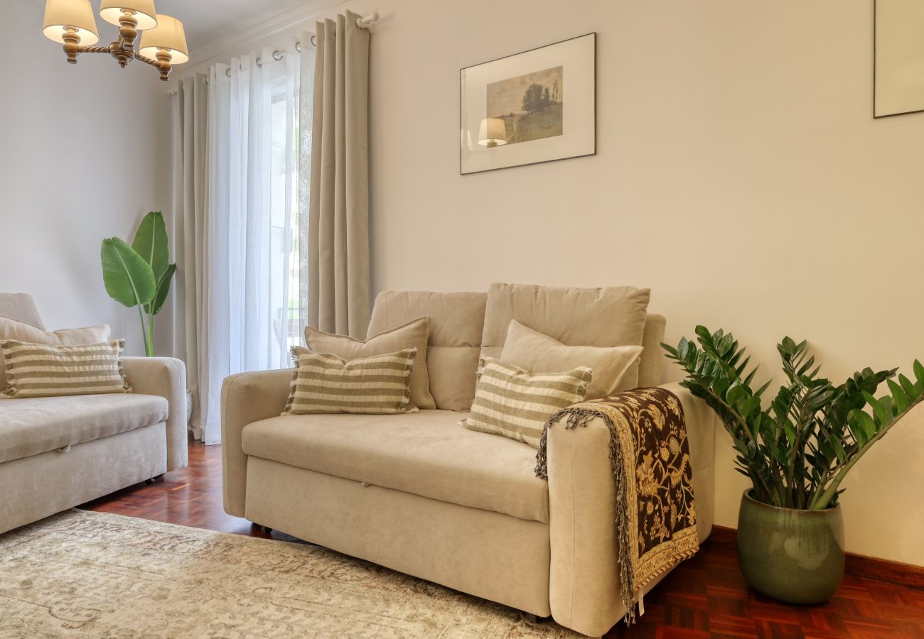 Apartamento em Funchal - Cantinho da Elvira, a Home in Madeira