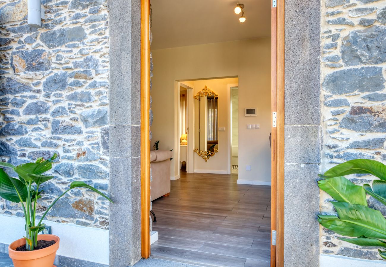 Apartamento em Ponta do Sol - Casa São Tiago, a Home in Madeira