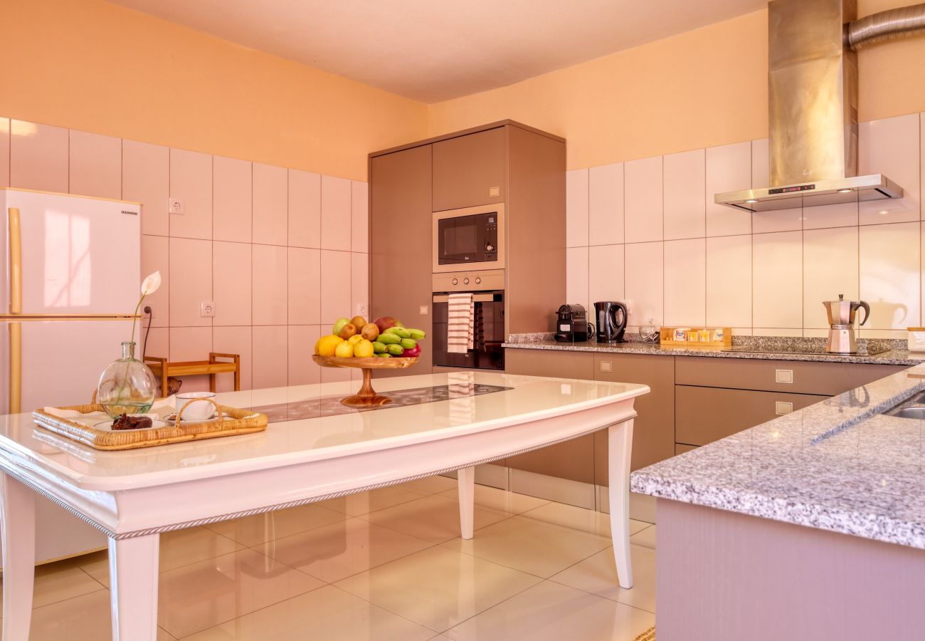 Apartamento em Ponta do Sol - Sunrise House, a Home in Madeira